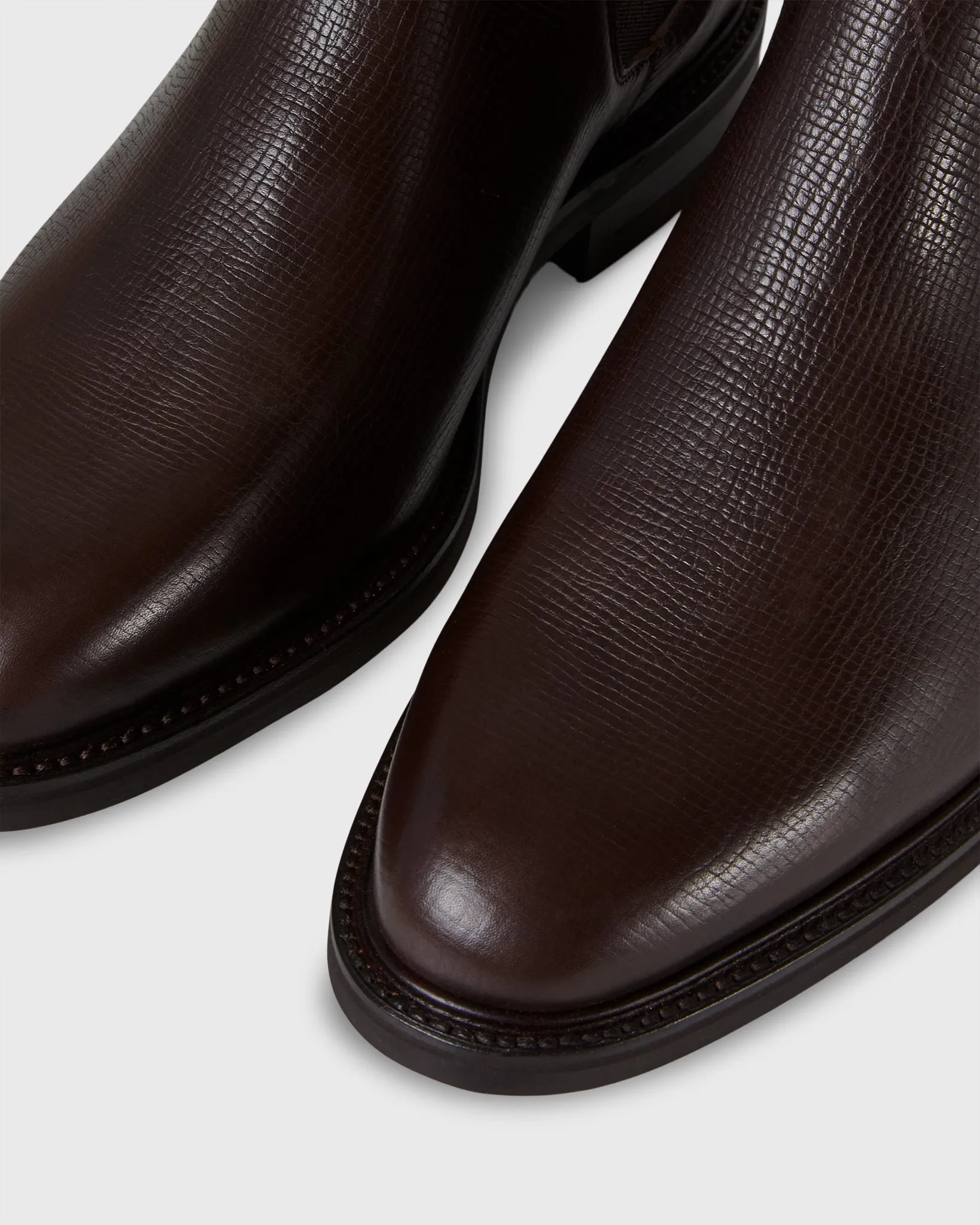 Chelsea Boot in Dark Brown Utah Grain Calfskin