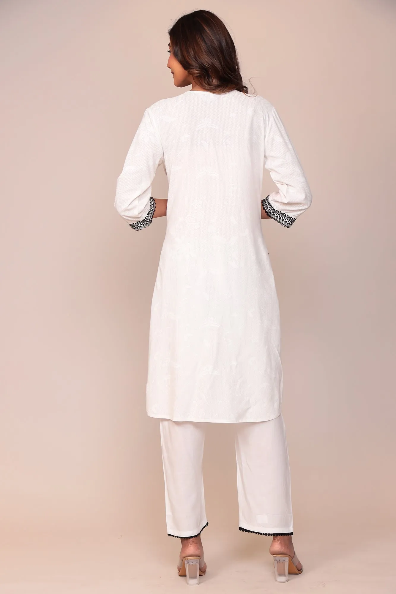 Cotton Kurta with Thread work.