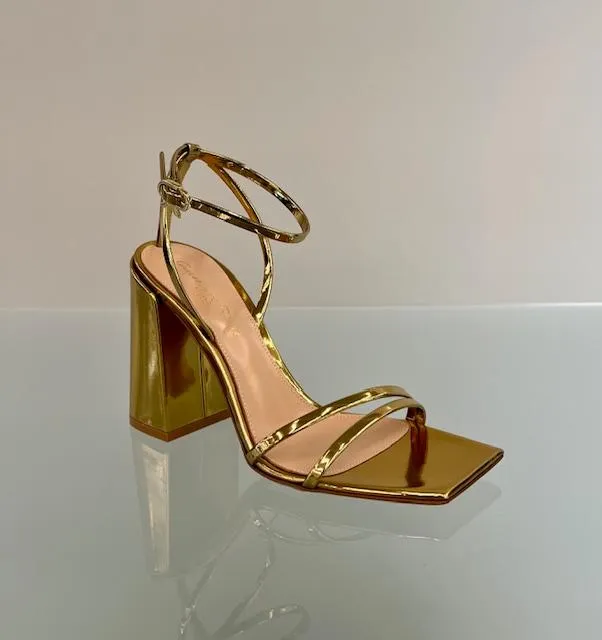 G32336 Square toe ankle strap sandal